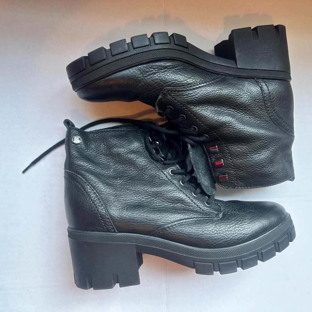 Women’s Bottero Black Leather Lace Up Boots size 7